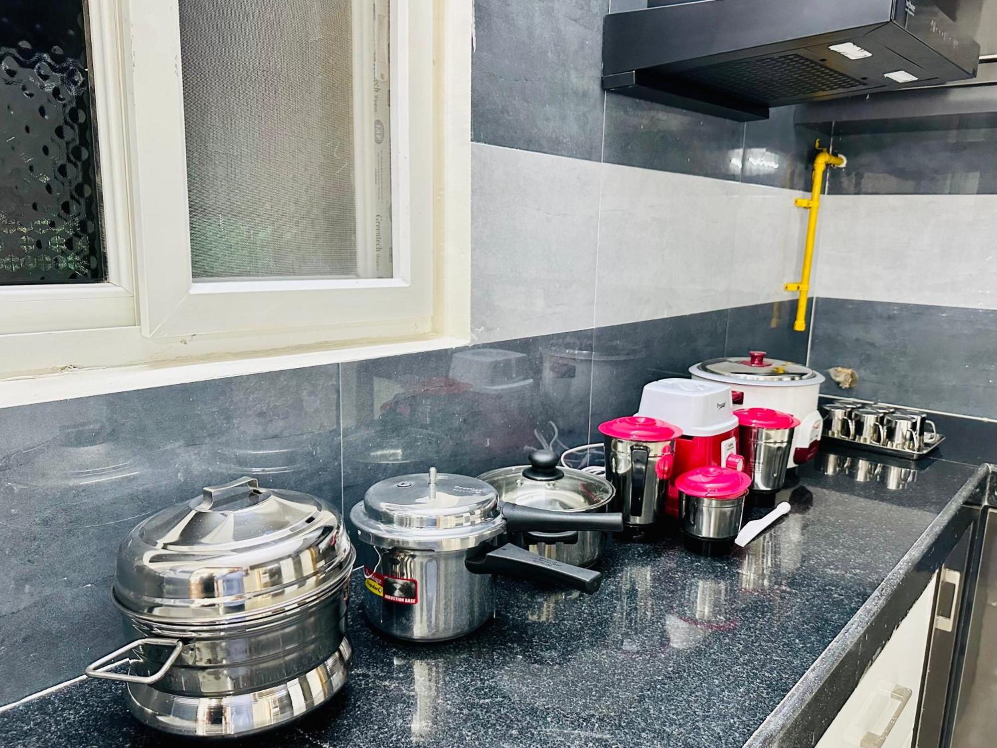 Truelife - 3Bhk Family Suites - Ps4 Pure Veg Restaurant On The Way To Balaji Temple - 2500 Sft Large Signature Apartment - Modular Kitchen - Super Fast Wifi, Smart Tv, 250 Jio Channels - Parking - Easy Access To All Temples - Top Service With Lots Of Тірупаті Екстер'єр фото